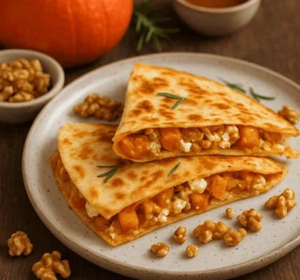 Herbstliche Kürbis-Quesadillas mit Ziegenkäse und Walnüssen