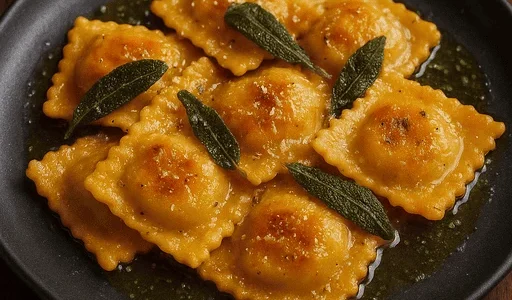 Kürbis-Ravioli mit Salbei-Butter
