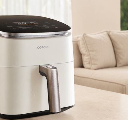 Cosori Airfryer Test 2026 - Eine Turboblaze Heissluftfriteuse steht auf einem weissen Tisch