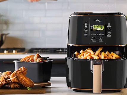 Ninja Airfryer Test - Ein Airfryer steht in einer modernen Küche